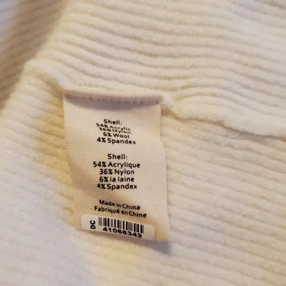 L’AGENCE CREAM COLORED TURTLENECK SIZE LARGE
